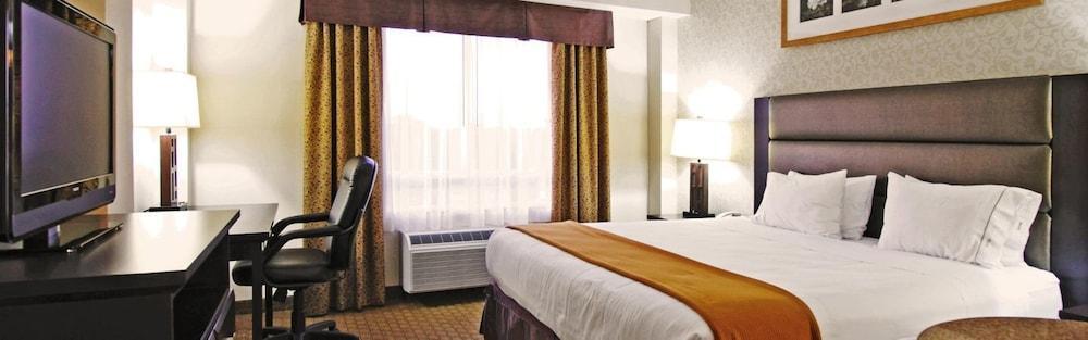 Holiday Inn Express Hotel & Suites Ottawa Airport By Ihg Экстерьер фото