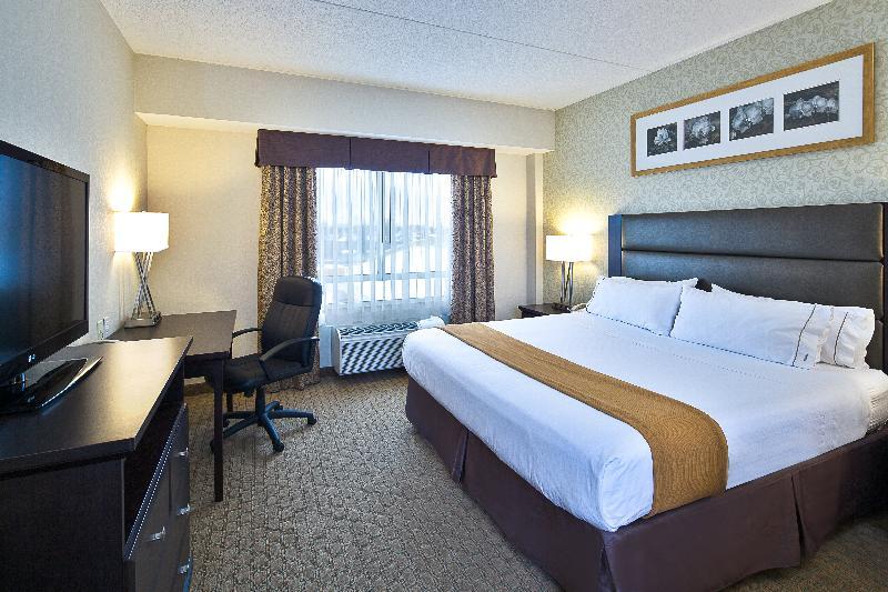 Holiday Inn Express Hotel & Suites Ottawa Airport By Ihg Экстерьер фото