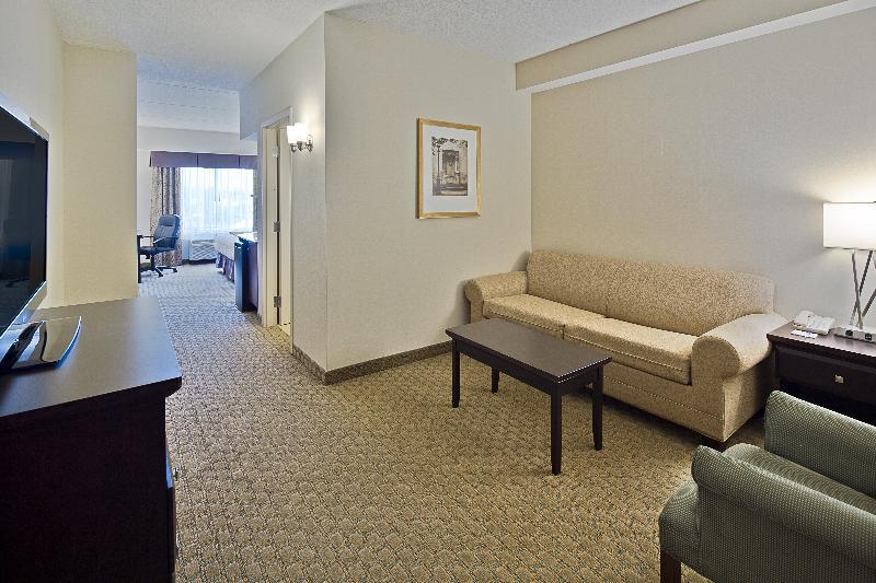 Holiday Inn Express Hotel & Suites Ottawa Airport By Ihg Экстерьер фото