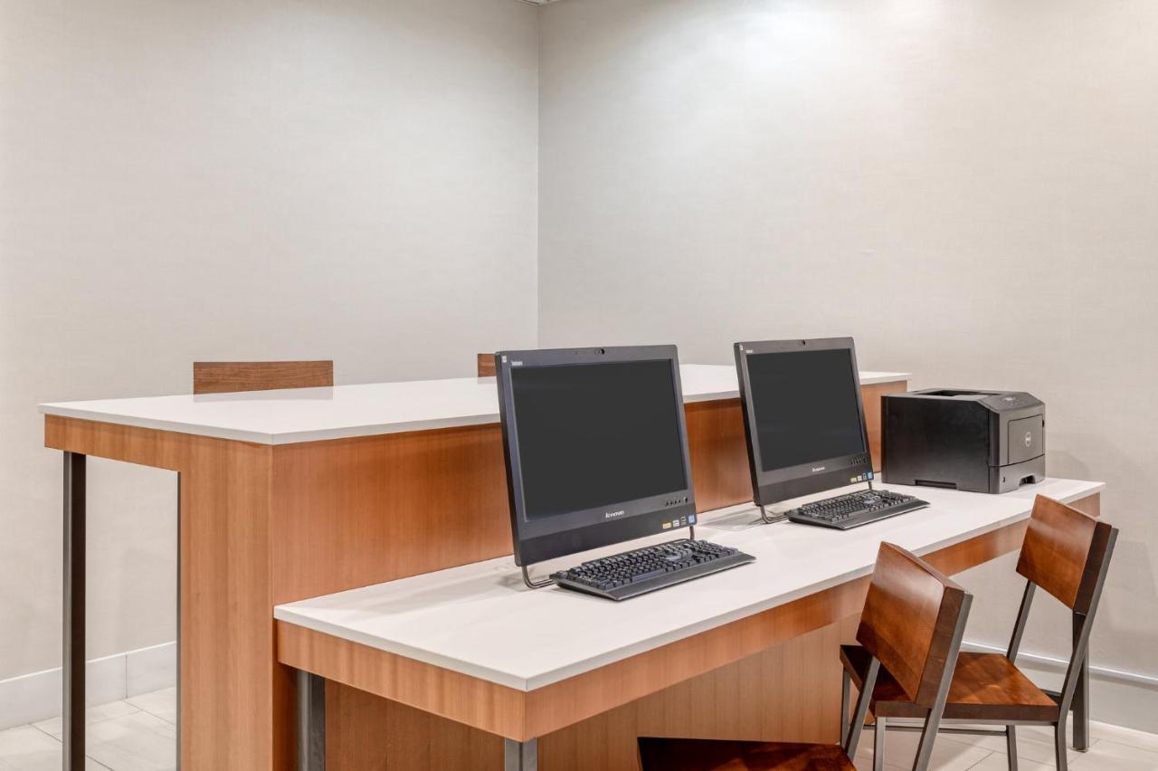 Holiday Inn Express Hotel & Suites Ottawa Airport By Ihg Экстерьер фото