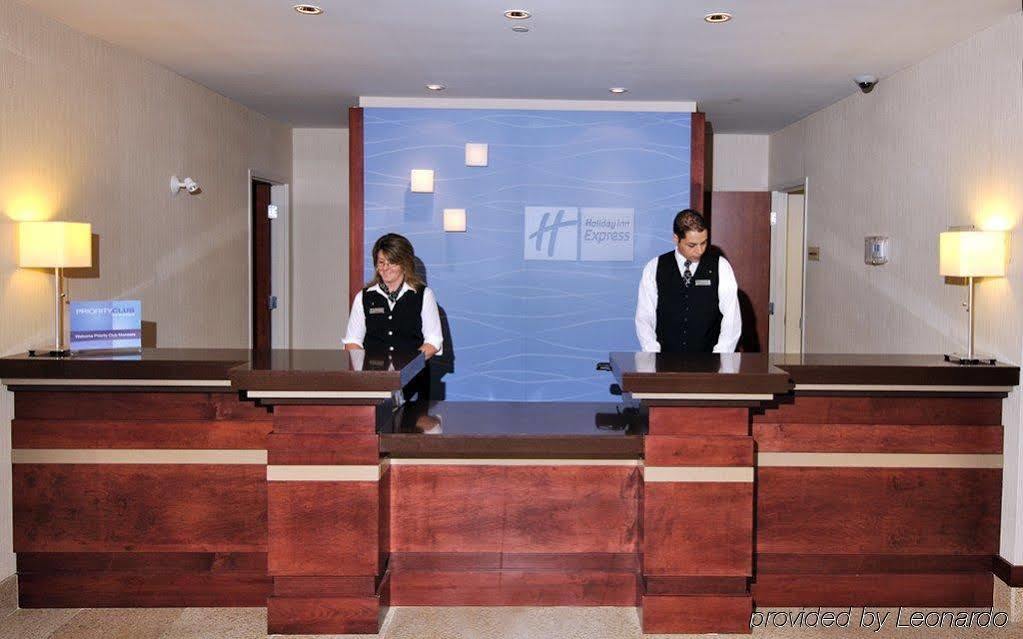 Holiday Inn Express Hotel & Suites Ottawa Airport By Ihg Экстерьер фото